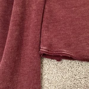 Maroon women’s cropped crew neck